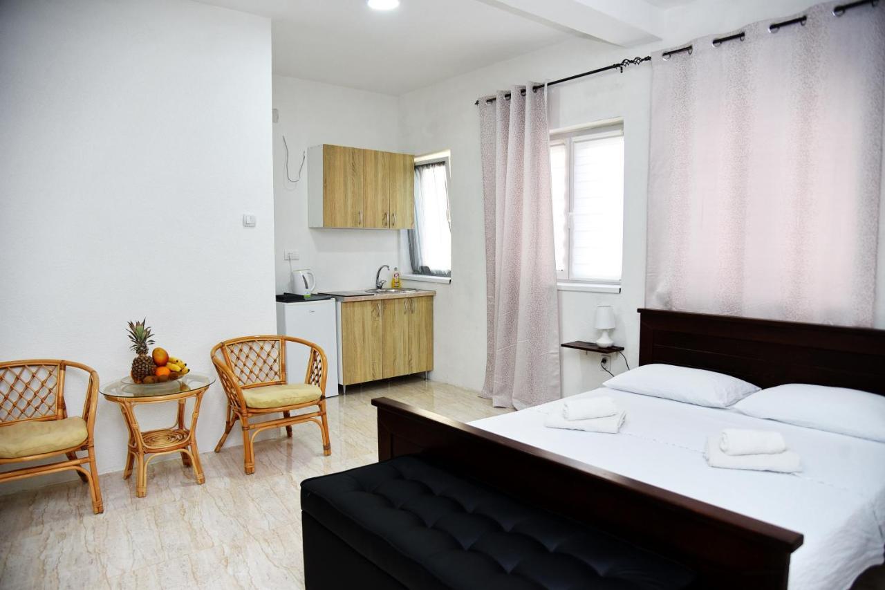 Apartments Sea Star Котор Екстер'єр фото